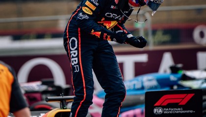 开云体育官方网站-迈凯伦险胜红牛车队，维斯塔潘惊艳四座