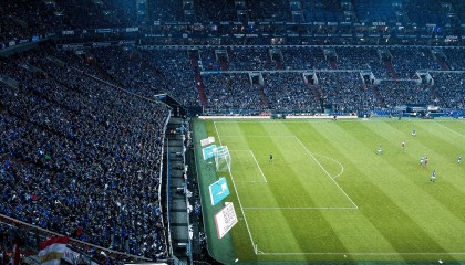 开云下载-双城记，伊布的铁血接管与西班牙的闪电革命—当个人英雄主义遭遇集体主义美学