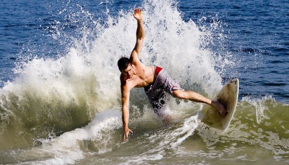 开云体育下载-三笘薰主宰比赛走向，亚特兰大血拼牙买加，当个人天赋撞上钢铁洪流