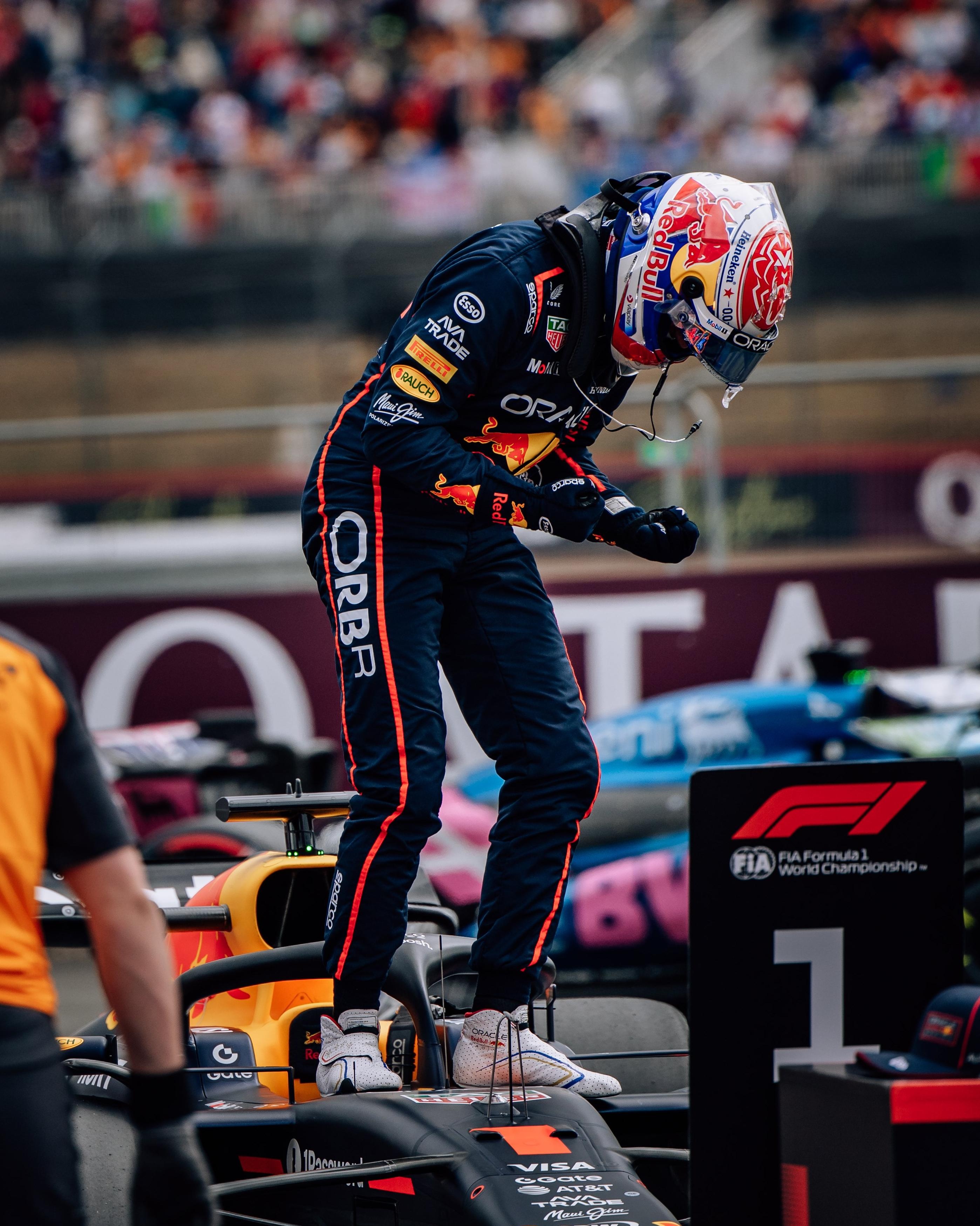 迈凯伦险胜红牛车队，维斯塔潘惊艳四座